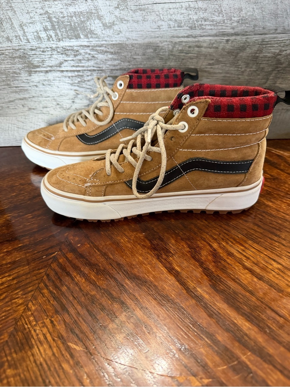 Van’s Sk8 Hi MTE-1 Plaid Hight Top Brown Suede Unisex Shoe. Sz M-5, W-6.5